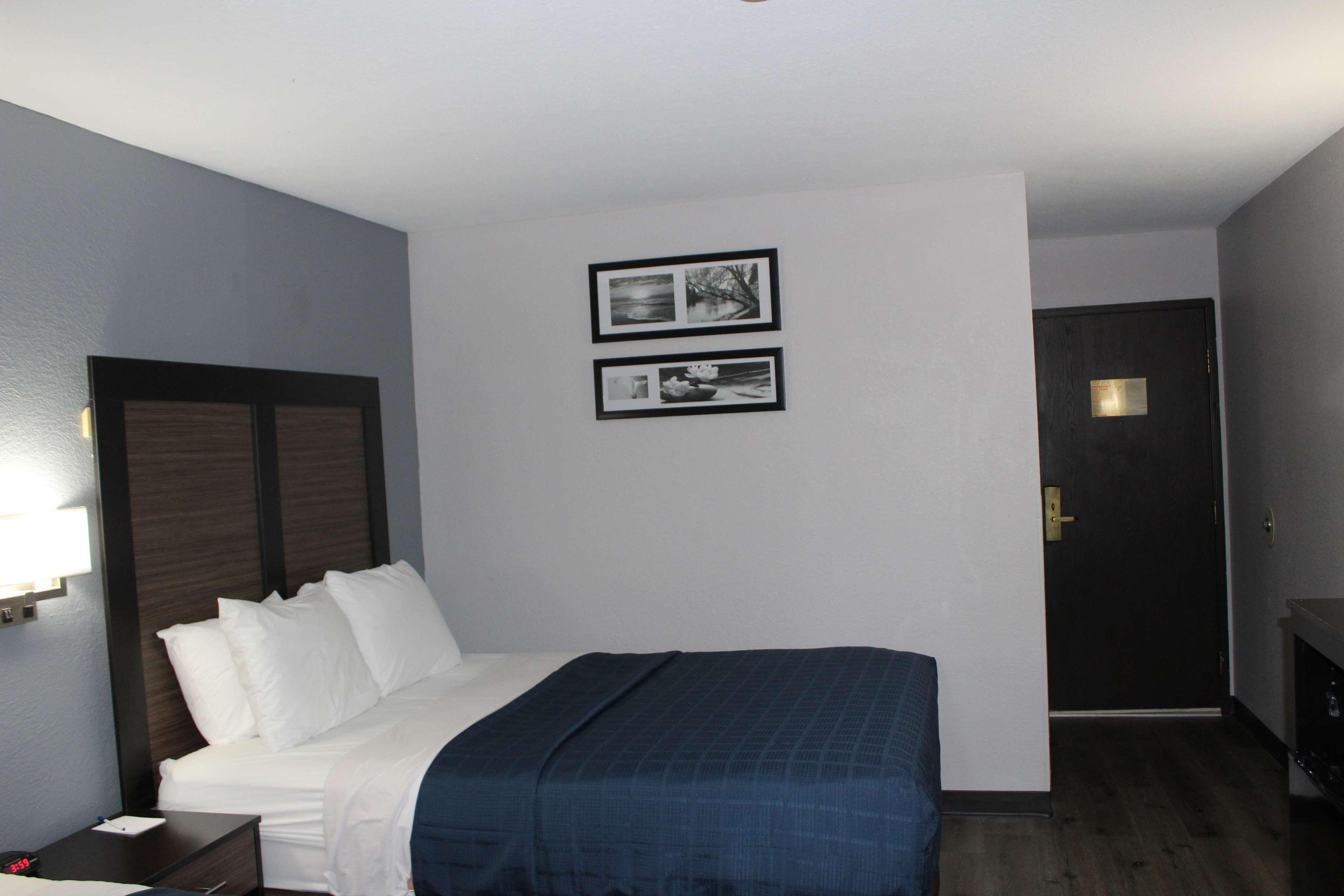 Ramada By Wyndham Cedar Rapids South Hotel Buitenkant foto