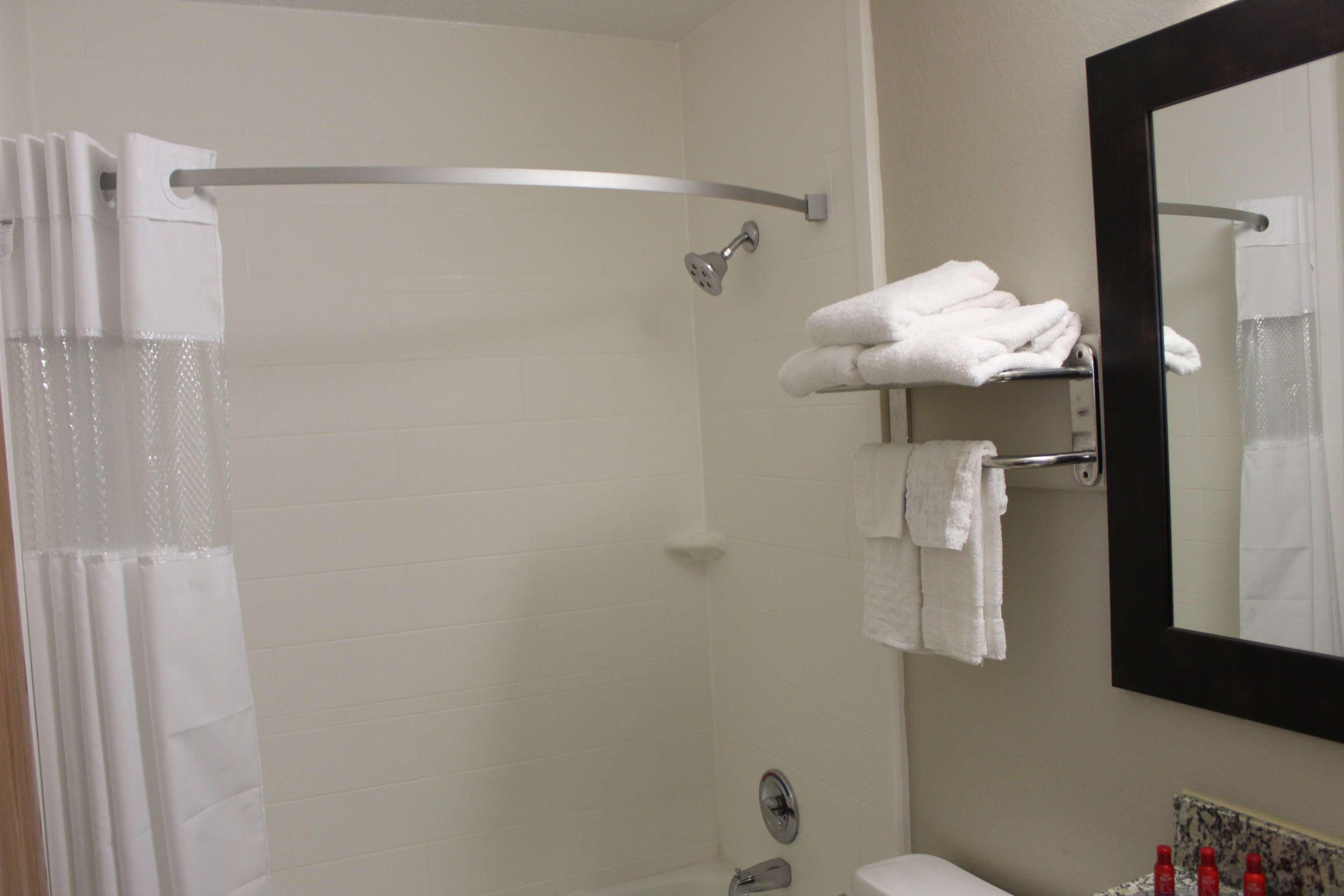 Ramada By Wyndham Cedar Rapids South Hotel Buitenkant foto