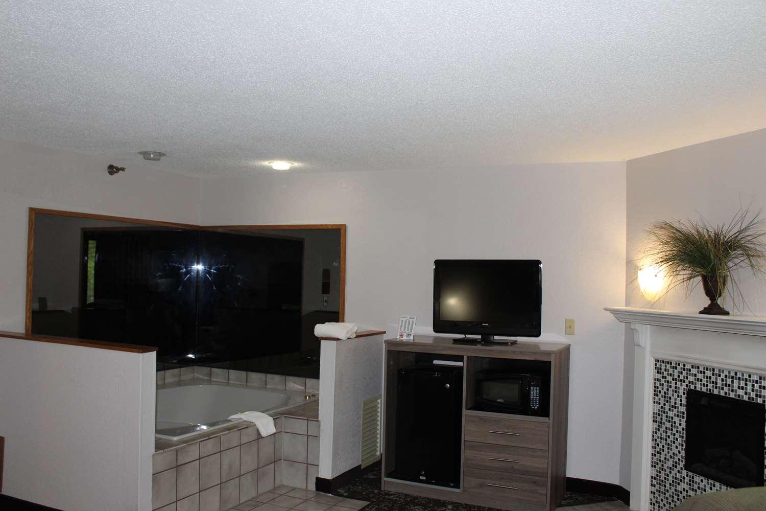Ramada By Wyndham Cedar Rapids South Hotel Buitenkant foto