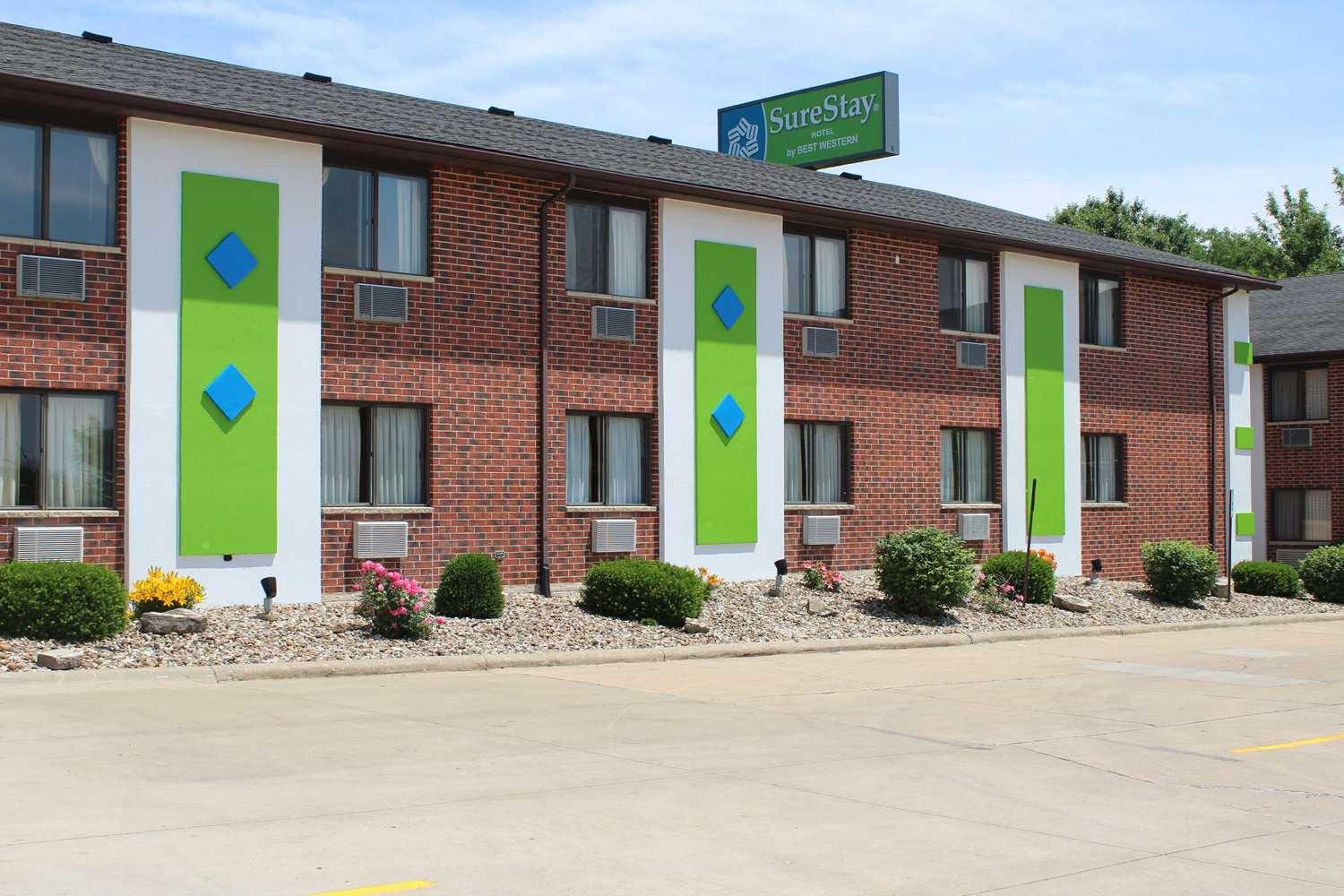 Ramada By Wyndham Cedar Rapids South Hotel Buitenkant foto