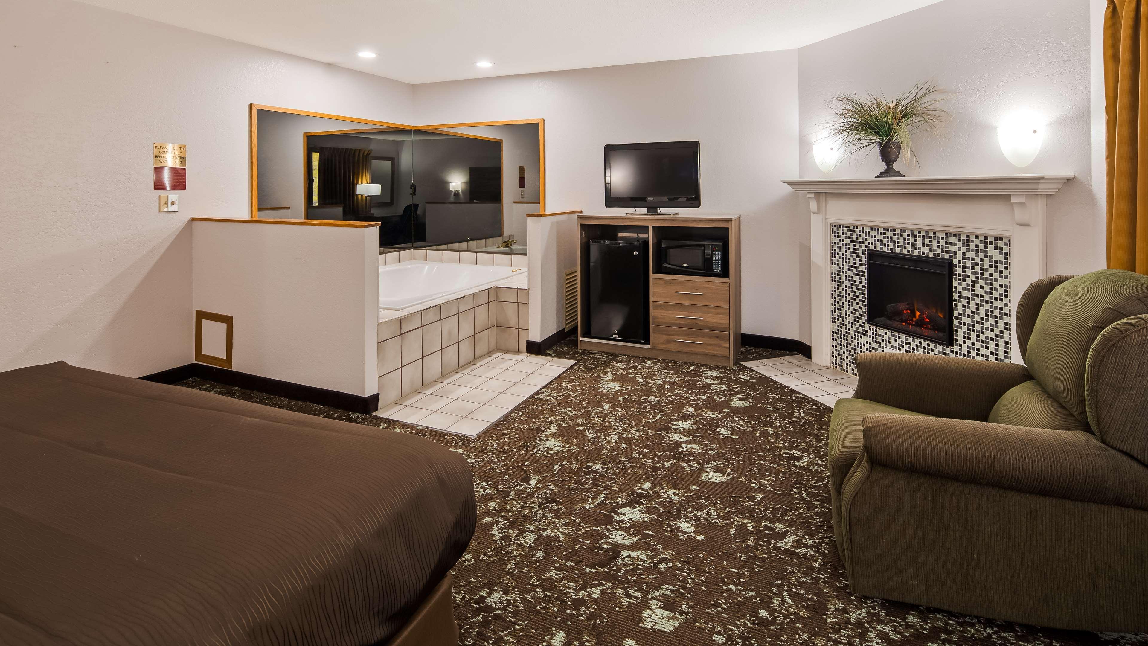 Ramada By Wyndham Cedar Rapids South Hotel Buitenkant foto