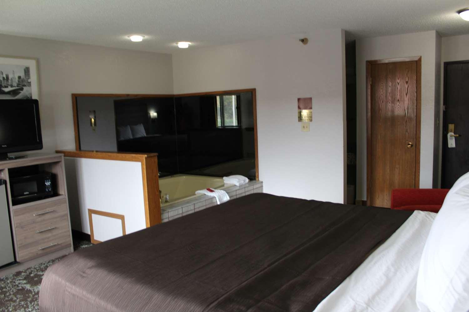 Ramada By Wyndham Cedar Rapids South Hotel Buitenkant foto