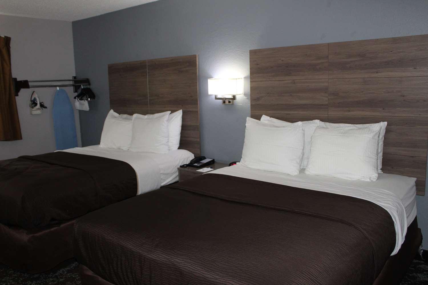 Ramada By Wyndham Cedar Rapids South Hotel Buitenkant foto