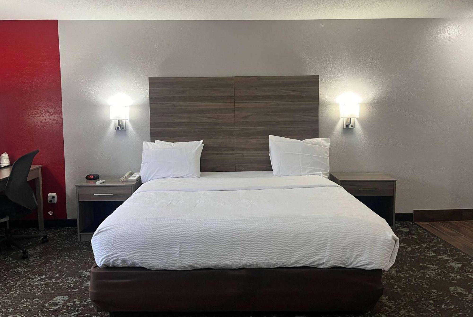 Ramada By Wyndham Cedar Rapids South Hotel Buitenkant foto
