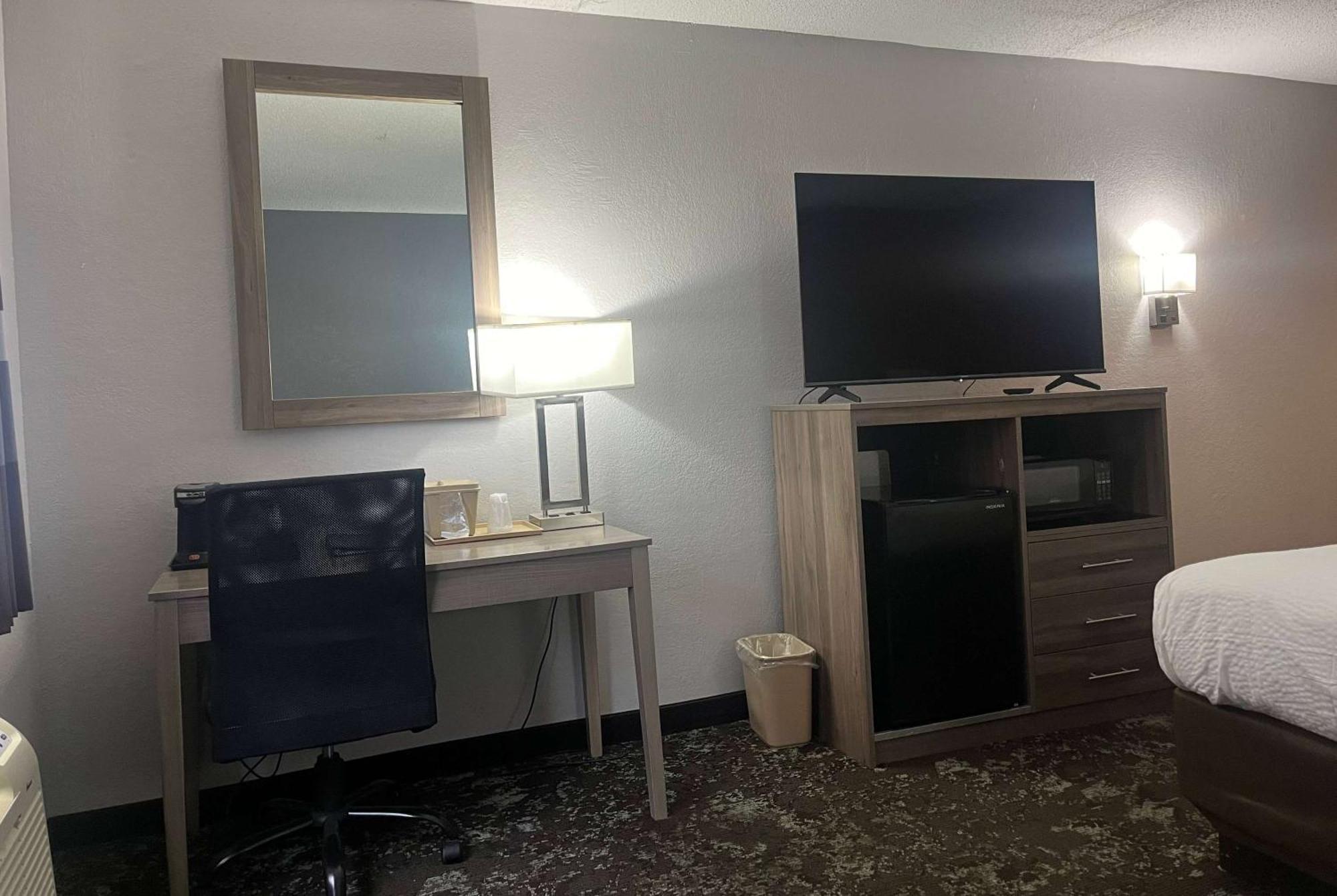 Ramada By Wyndham Cedar Rapids South Hotel Buitenkant foto