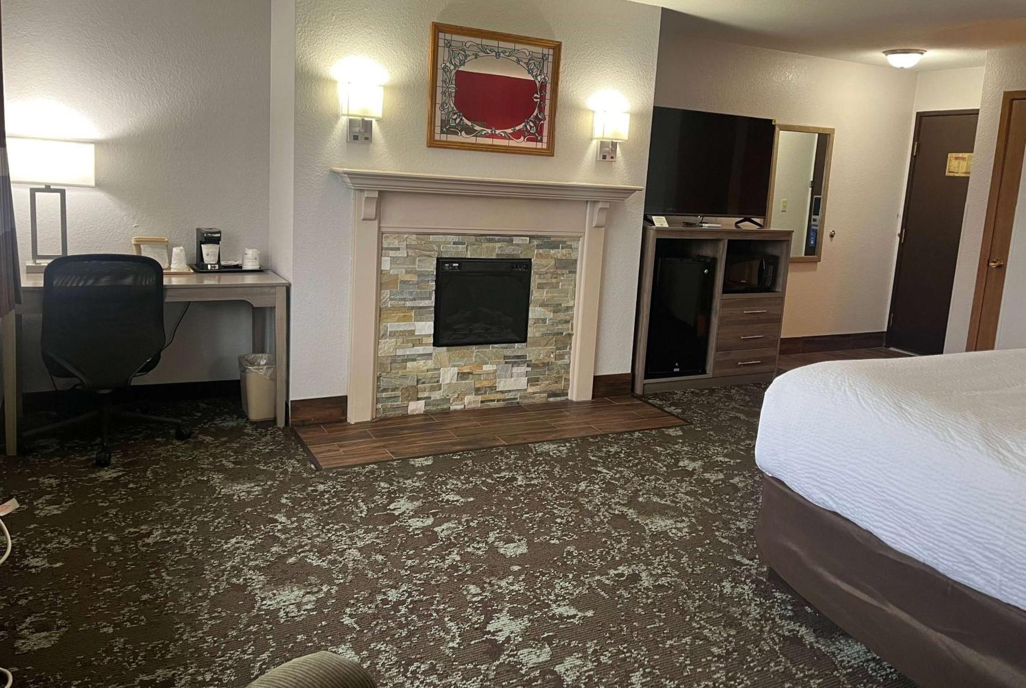 Ramada By Wyndham Cedar Rapids South Hotel Buitenkant foto