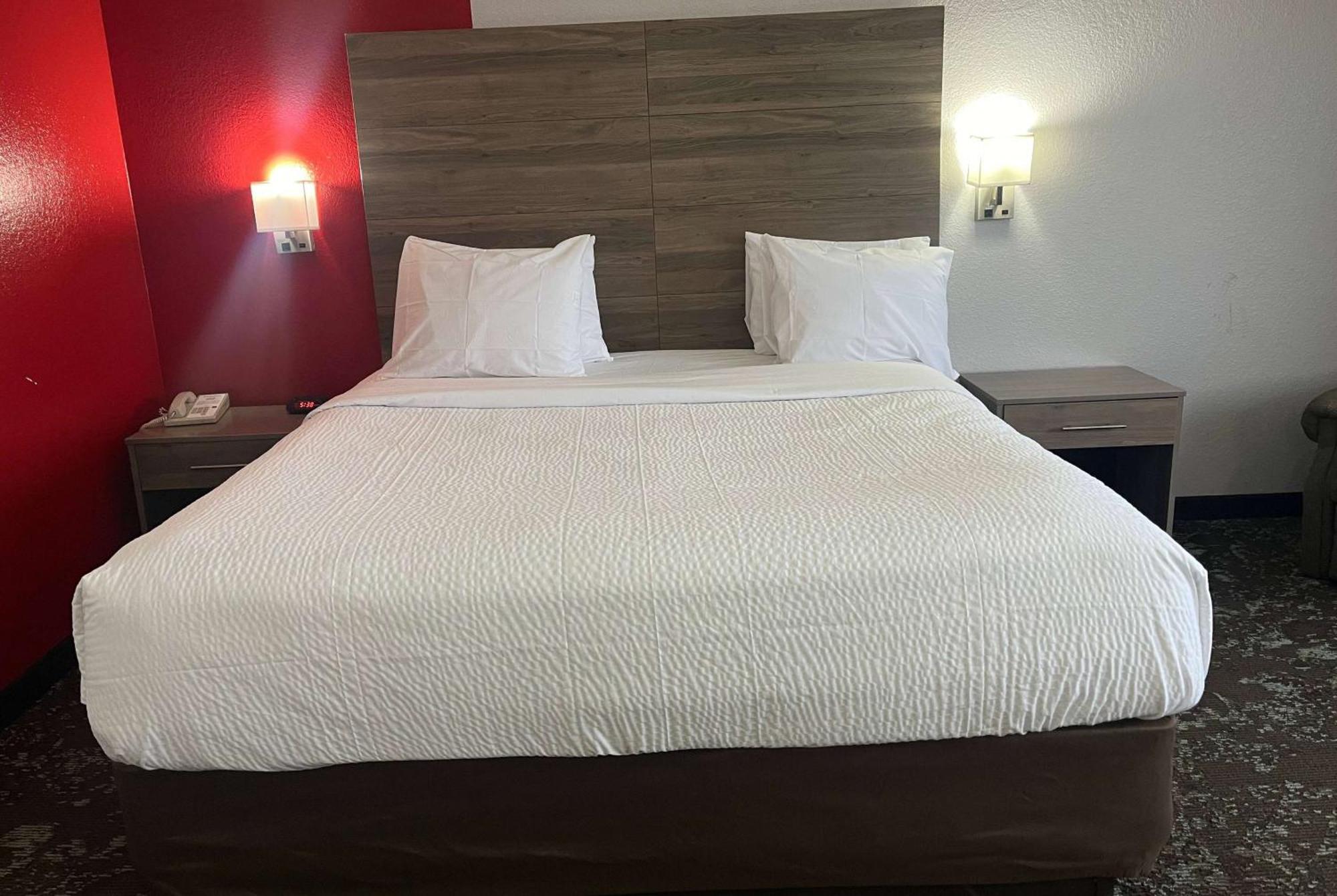 Ramada By Wyndham Cedar Rapids South Hotel Buitenkant foto