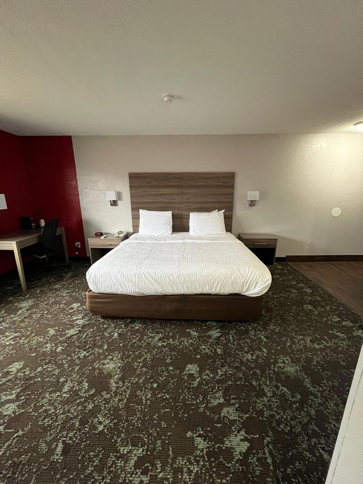 Ramada By Wyndham Cedar Rapids South Hotel Buitenkant foto