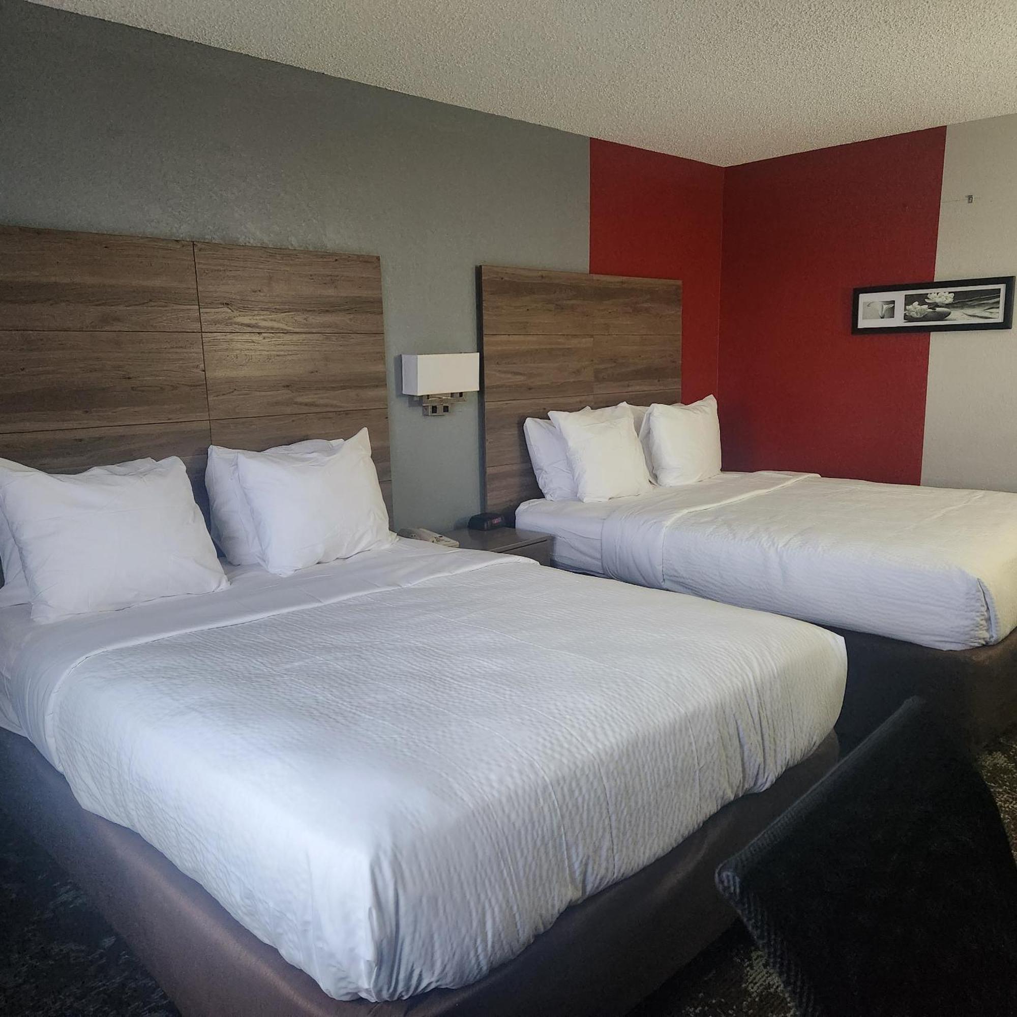 Ramada By Wyndham Cedar Rapids South Hotel Buitenkant foto