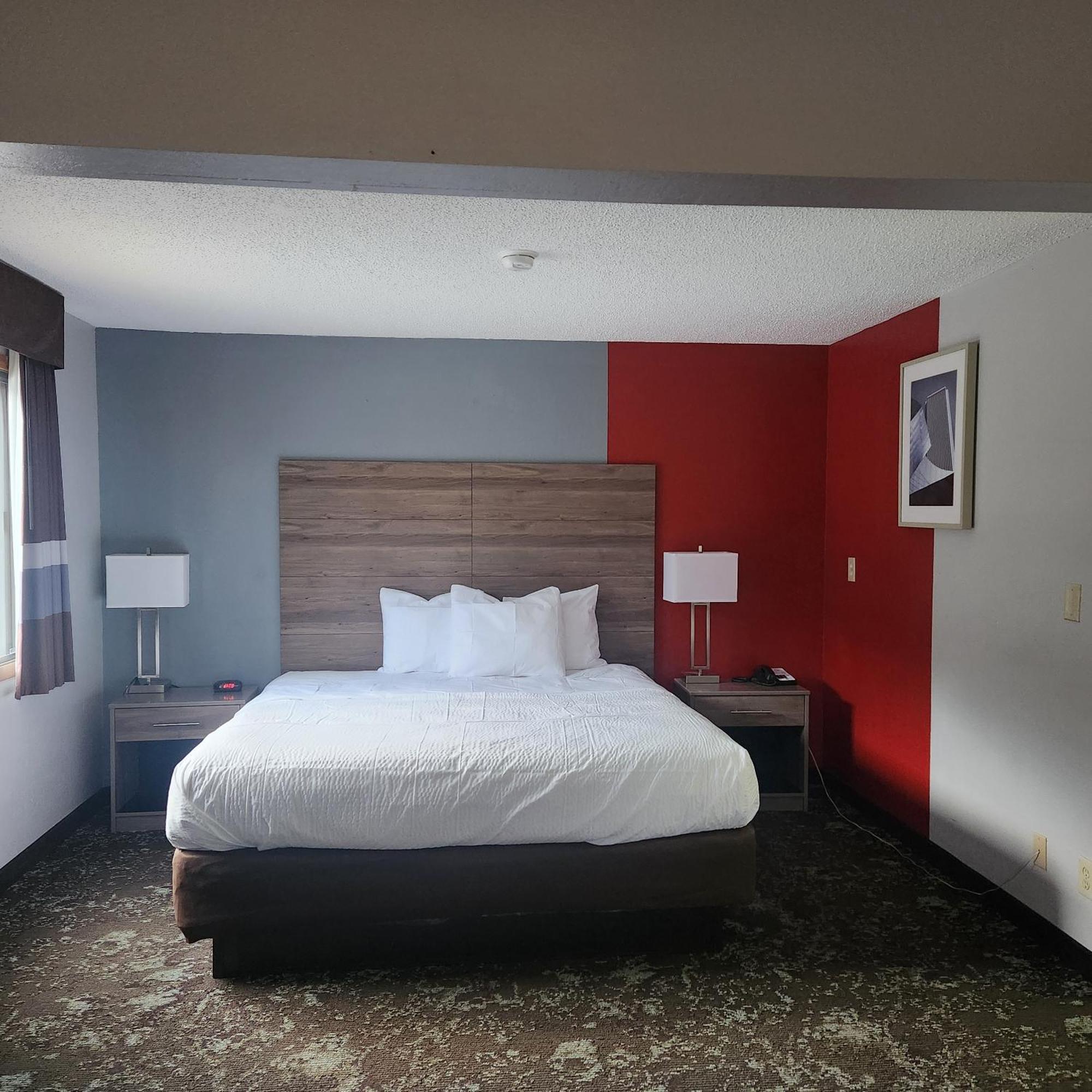 Ramada By Wyndham Cedar Rapids South Hotel Buitenkant foto