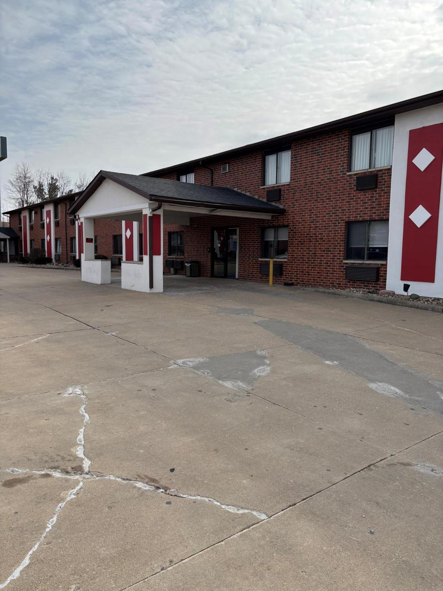 Ramada By Wyndham Cedar Rapids South Hotel Buitenkant foto